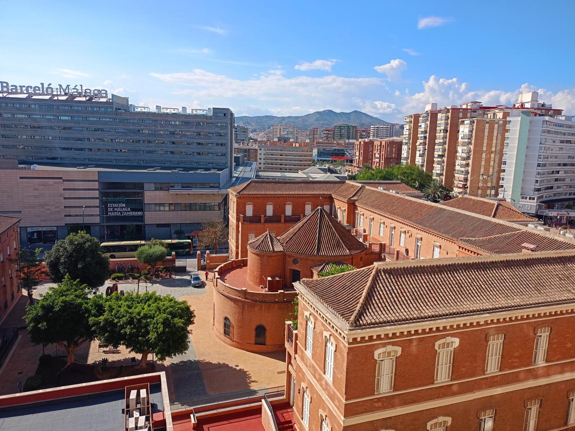 Privada Centro Cerca De La Estacion De Tren Maria Zambrano Y Del Centro Historico Y De La Playa Privatunterkunft
